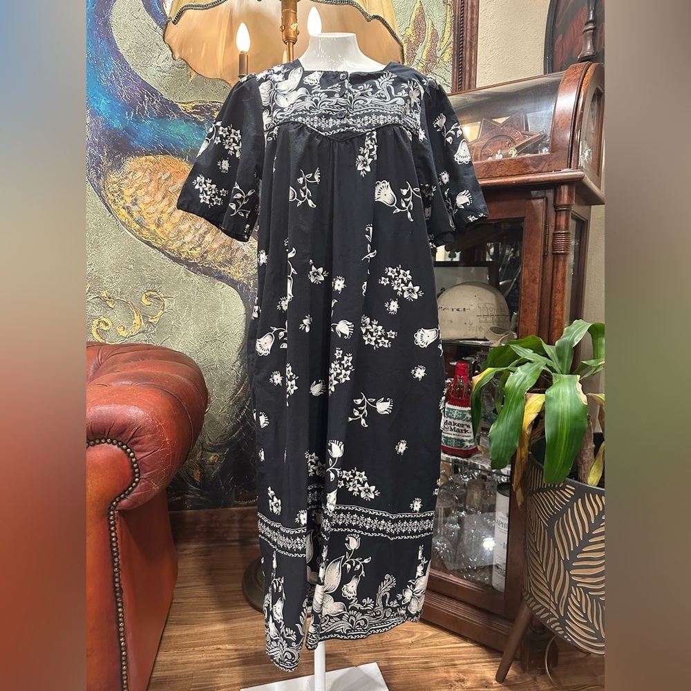 EUC CONFORT CHOICE Black and White Puff Sleeve Midi Sundress